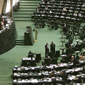 جلسه غیرعلنی مجلس به منظور بررسی فضای مجازی با حضور فیروزآبادی آغاز شد