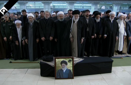 رهبر انقلاب بر پیکر آیت الله هاشمی‌شاهرودی نماز اقامه کردند