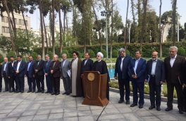 خبرنگاران بدون هیچ لکنت زبانی نواقص دولت را بیان کنند