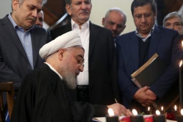 روحانی دفتر یادبود جانباختگان حادثه سقوط هواپیمای اوکراینی را  امضا کرد