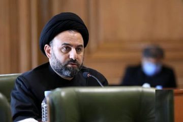 عضو شورای شهر تهران: با گل درمانی نمی توان مانع بی حجابی شد/ شهر پر شده از هرزه گری/ شهرداری با بی حجاب ها برخورد جدی کند