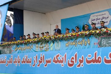 پزشکیان در مراسم رژه نیروهای مسلح: امروز هیچ اهریمنی جرأت حمله به خاک ما را ندارد